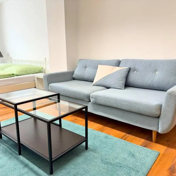 Haus mit Kostenlosen Öffentlichen Parkplätzen – hotel w Kolonii
