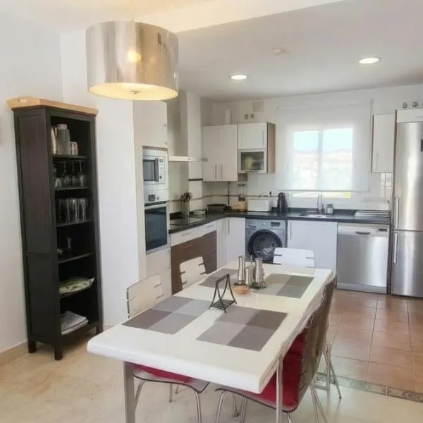 Magnifico chalet con piscina privada, hotel i Torre del Mar