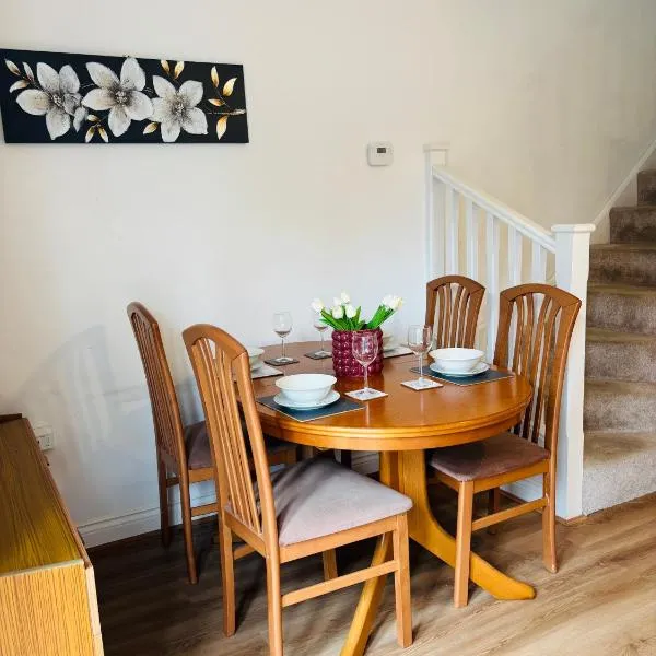 Penuel 3-bedroom Retreat with workspace in Central Sutton-in-Ashfield, hotel en Sutton-in-Ashfield