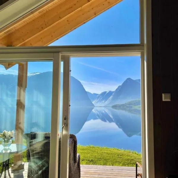 Skei  में, होटल Perfect base in Jølster with stunning views of Lake Jølstravatnet