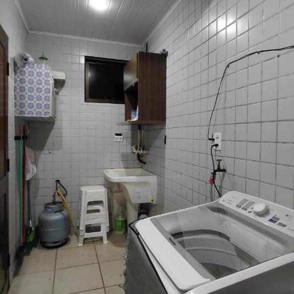 Casa com piscina, ar condicionado, churrasqueira, estacionamento, pet friendly - Foto 3