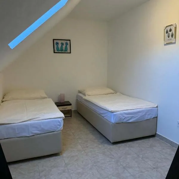 Ubytovna u Maiky, khách sạn ở Libochovice