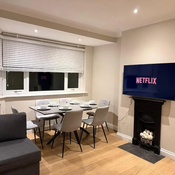 Amanah Properties - Spacious 2-Bedroom Home in Harrow for 6 Guests with Free Parking, hotel di Harrow