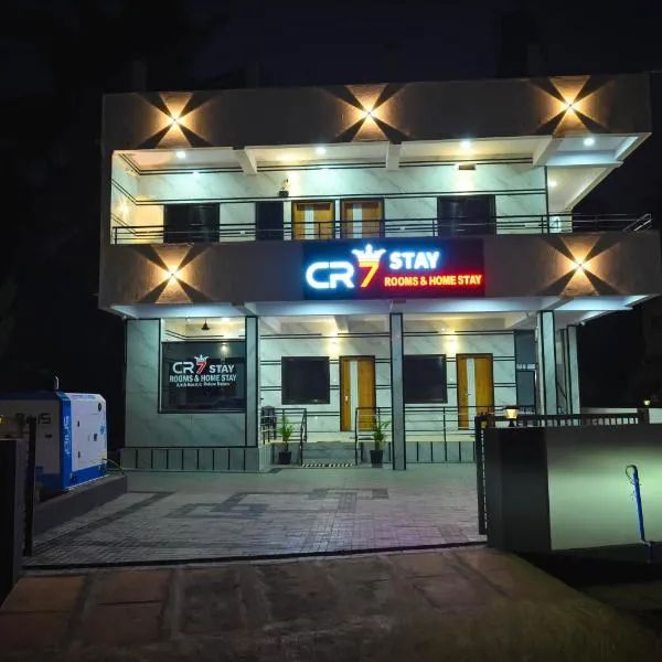 CR7 Stay Rooms & Homestay, hotel di Māvalli