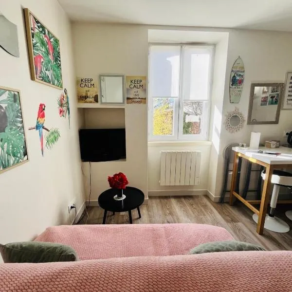 Le Cosy, Rives Entre Lyon et Grenoble, lit Queen 160, 4 pers, Calme côté jardin, hotelli kohteessa Rives
