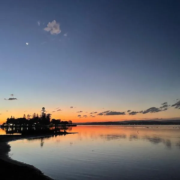 Lake Macquarie holidays, מלון בMarks Point