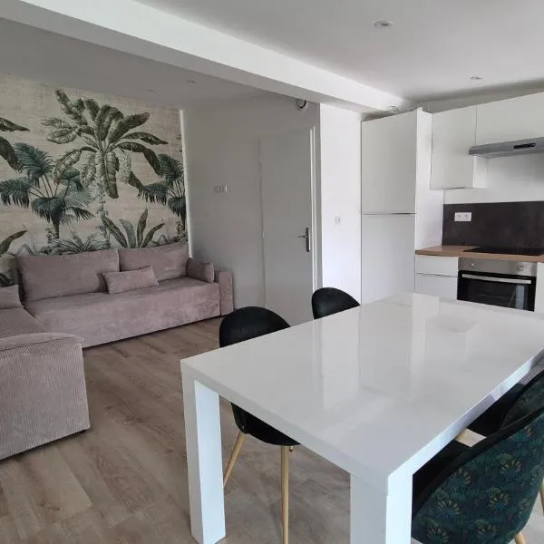 Belle dépendance: Saint-Martin-la-Plaine şehrinde bir otel