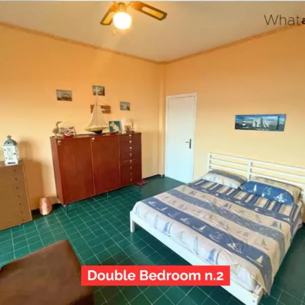 Bergeggi - Appartamento Fronte Mare, hotel u gradu Berđeđi