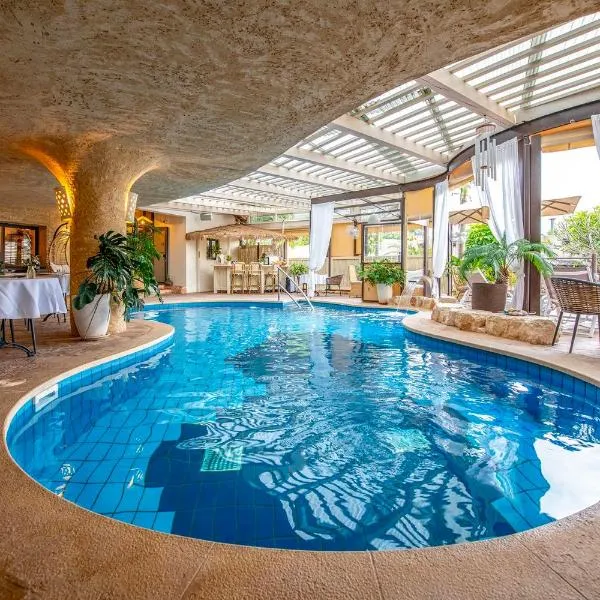 كنان فيليج بوتيك هوتيل آند سبا، فندق في هاد نيس