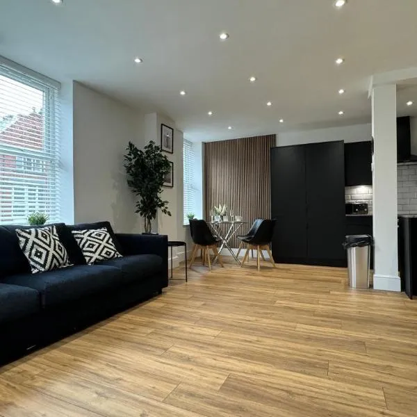 Stylish 2 Bedroom Coastal Apartment near Crosby Beach & Liverpool, hotel v destinácii Waterloo