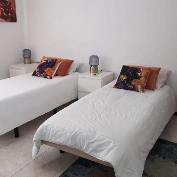 Cozy large rooms in Minde, Fatima, hotel di Minde