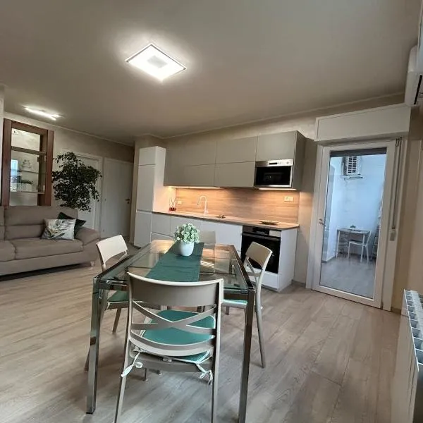 Appartamento Vista sul Castello - con garage privato gratuito, hotel sa Rivoli