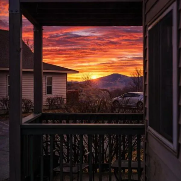 Beech Mountain Studio - Trails, Concerts & Bike Park, hotell i Beech Mountain