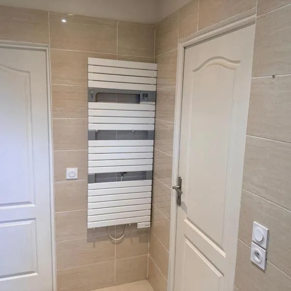 Standing appartement F3 pierrelaye, hotel in Pierrelaye