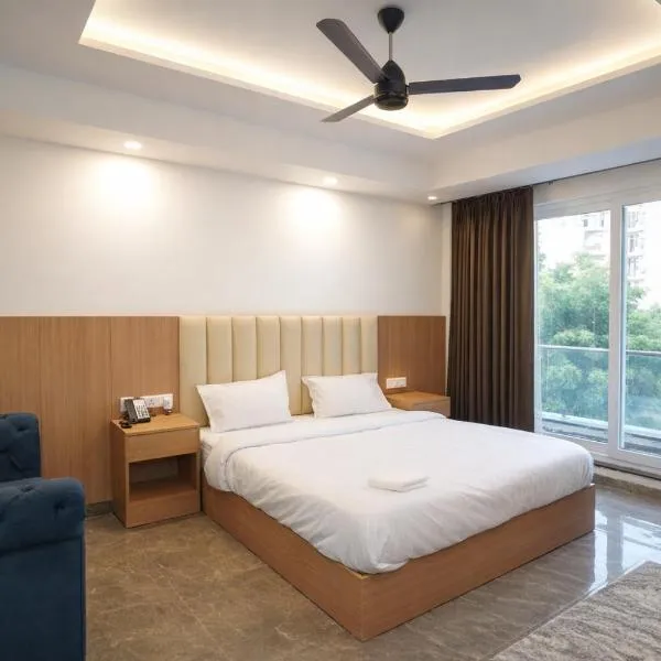 Royal Raven Hotel & Banquet' Greater Noida Nearby India Expo Centre & Mart, hotel sa Greater Noida