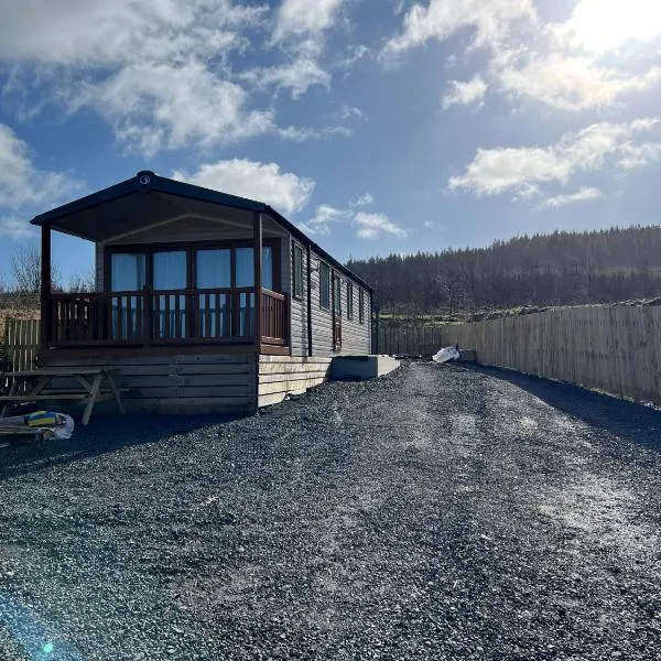 Maneight Retreat with Hot tub, hotell i New Cumnock