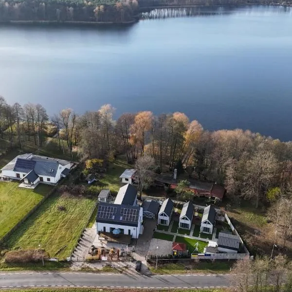 Dębówka, hotel i Wilcze