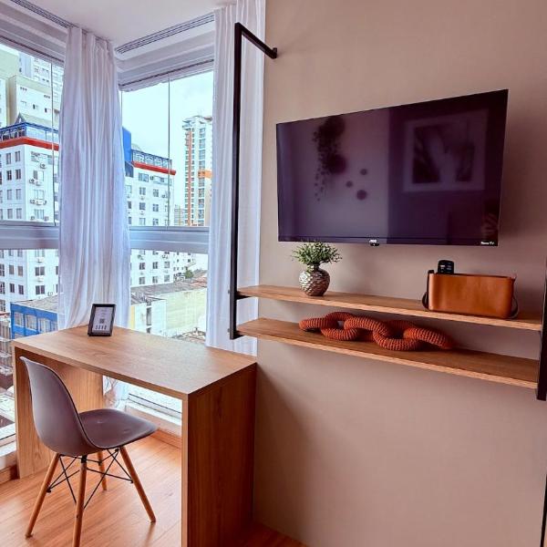 Studio novo e amplo no Centro com ar e home office - Foto 4