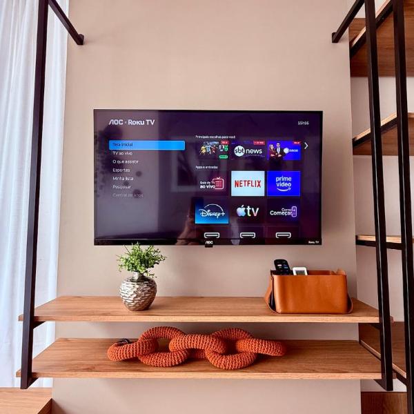 Studio novo e amplo no Centro com ar e home office - Foto 5