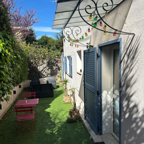 2 pièces avec jardin classé meublé de tourisme 2 étoiles, hotel in Saint-Laurent-du-Var