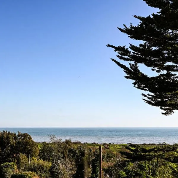 The Bolt Hole Hythe panoramic coast and sea views, Hotel in Kent