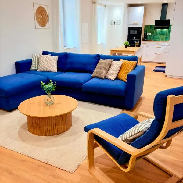 Le salon des voyageurs - Appartement au coeur du Centre Historique de Dole avec Terrasse, ξενοδοχείο σε Dole