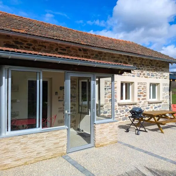 Le gîte d'Ouillon، فندق في Saint-Hostien