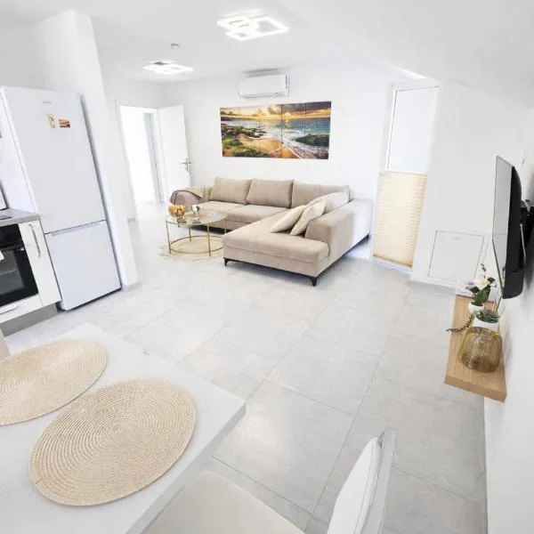 AURORA MARIS Holiday Home near Opatija، فندق في ماتولي