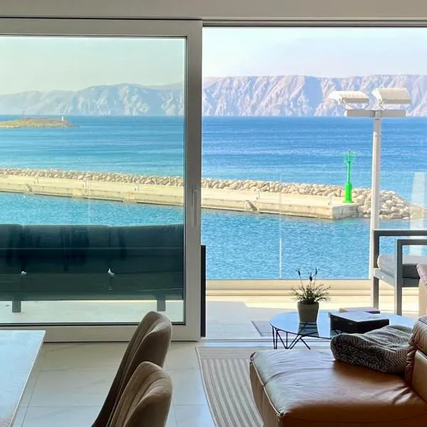 Marina Vista Escape, lux seaview 3 bedrooms Penthouse, hotell i Klenovica