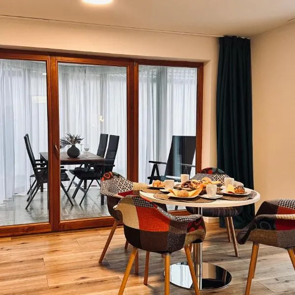 Sonnenwinkel - Ferienwohnung mit Wintergarten, Terrasse & Parkplatz, hotel v destinaci Radolfzell am Bodensee