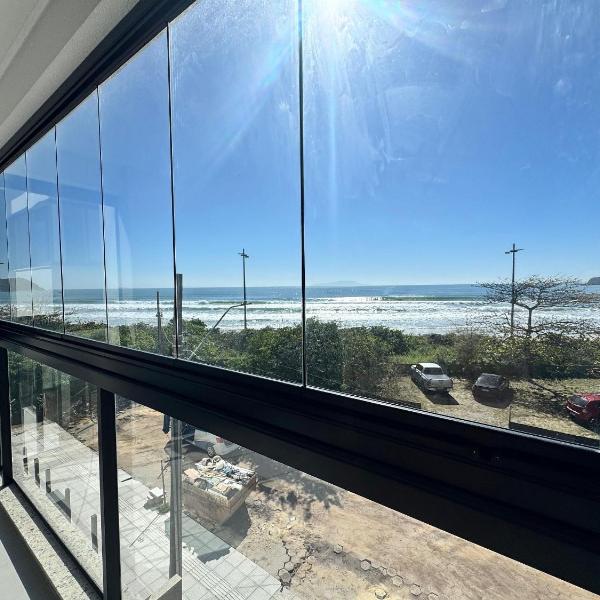 Residencial Praiamar - Apartamento com vista incrível para o mar, localizado na Praia de Palmas, a apenas 1 minuto a pé da praia.