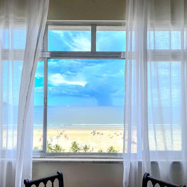 Apartamento na Praia Vista Mar com Estacionamento Gratuito e Perto de Santos