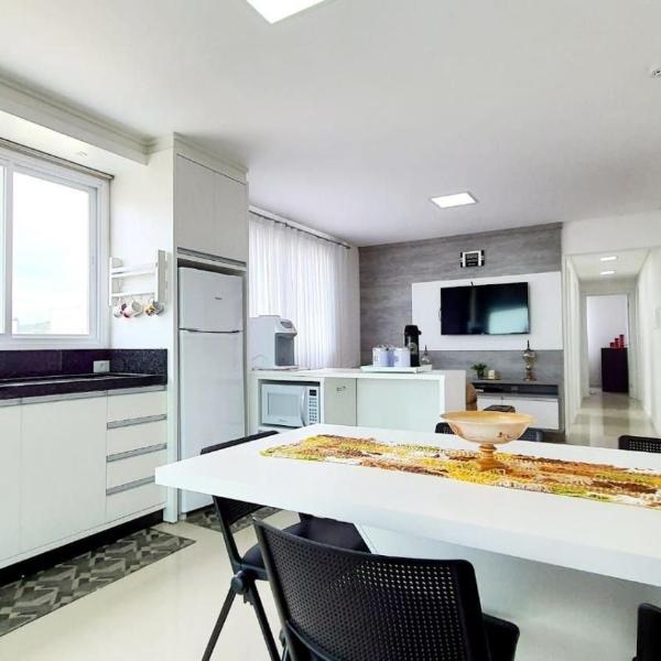 Residencial Renata - Apartamento completo na Praia de Palmas, a 315 metros do mar, com 3 dormitórios e acomodação para até 8 pessoas.