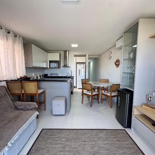 Quinta do Arvoredo – Apartamento confortável na Praia de Palmas com dois dormitórios, incluindo uma suíte, a 500 metros do mar.