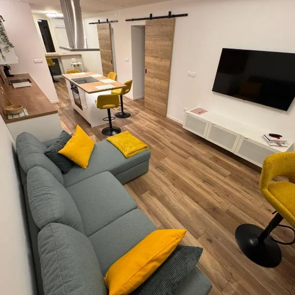 NEW Modern Apartment in City Center, מלון בבוזט