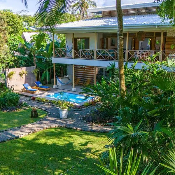 Beachfront Villa Casa Blanca with Private Pool, hotel in Puerto Viejo