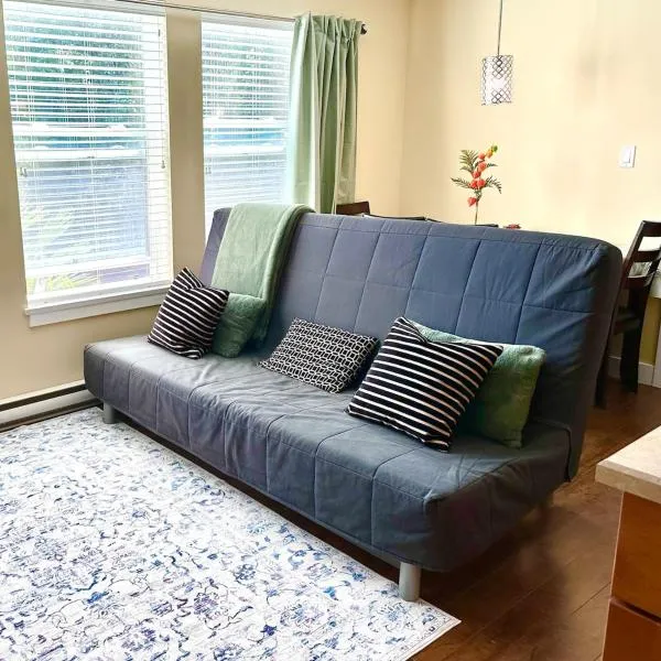 Sunny 1BR by Galloping Goose, ξενοδοχείο στη Βικτώρια