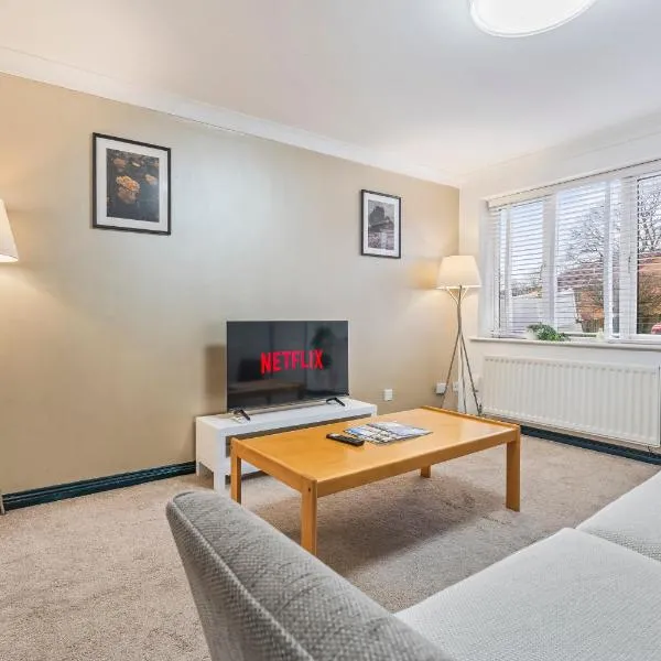 Modern Stay in Nuneaton with Free Parking, Hotel in Stockingford