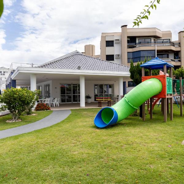 2 QUARTOS a 40 m DO MAR, praia dos INGLESES, ampla PISCINA, QUADRAS DE ESPORTE, Estacionamento, Portaria 24h, PARQUE INFANTIL, Wi-Fi 360mbps e Cozinha Completa - Foto 4