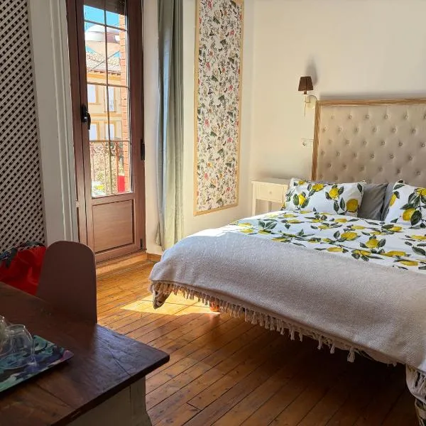 Casa Balcones, готель у місті Сааґун