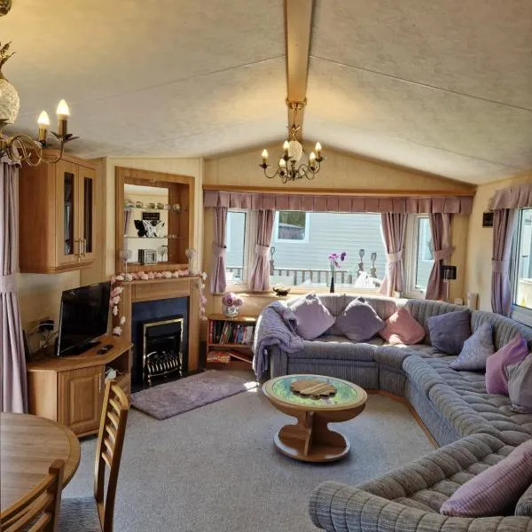 BELLESVIEW Clarach Bay, hotel in Aberystwyth