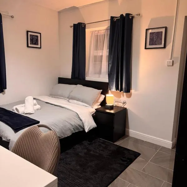 Sea Horse Studio, Private Entrance with Ensuite & Kitchenette, hotel v Lutone