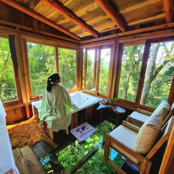 Piedra y agua Ecolodge Cabañas en la selva Mocona、エル・ソベルビオのホテル