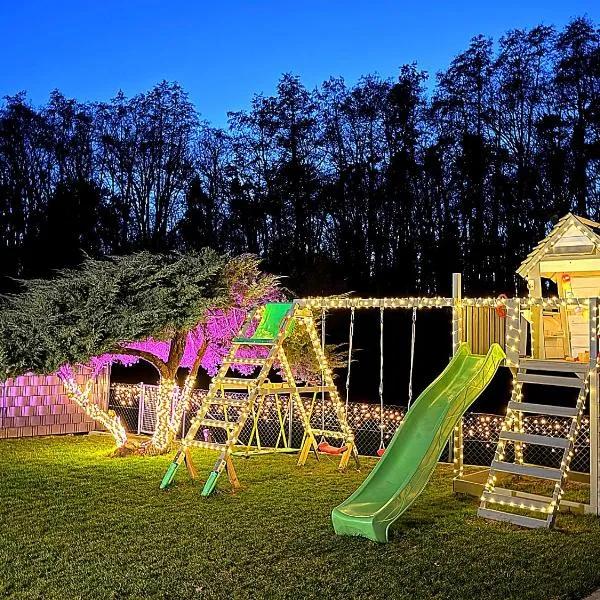 Familienfreundliche Ferienwohnung mit Garten & Spielplatz nahe Nürnberg und 15 Min zum Playmobil FunPark, khách sạn ở Veitsbronn