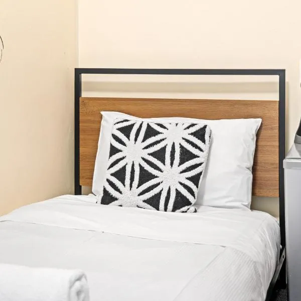 Well-Located Single Room in Auburn - Near Station and Shops - Shared Bathroom, hotel in Sydney