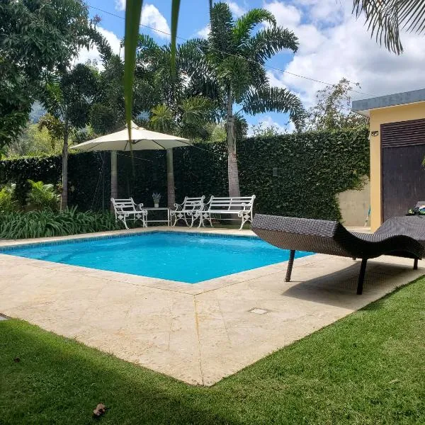 Villa Rosalía Jarabacoa con Piscina Climatizada, hotelli kohteessa Jarabacoa