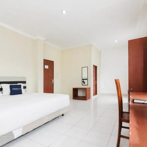 Urbanview Hotel Syariah Ratu Elok Banjarbaru by RedDoorz，Martapura的飯店