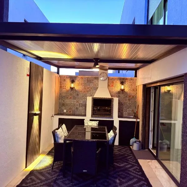 Luxury Villa near Lisbon -Electric vehicle station – hotel w mieście Fernao Ferro