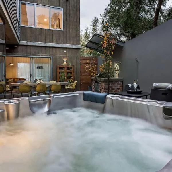 Djurapin - Sophisticated Coastal Haven with Jacuzzi, hótel í Dunsborough