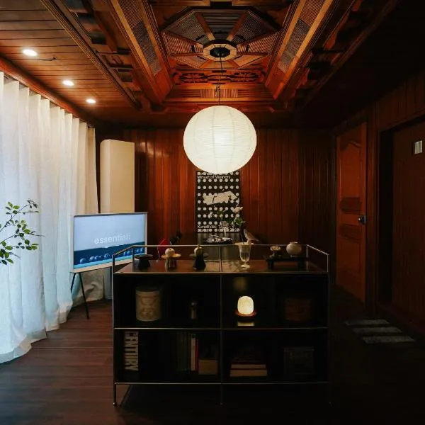 THE TEXTURE - Private Entire Floor, 3BR 5 Beds, Sleeps 8 - Seongsu, 3-Min Walk to Line 2 - K-Heritage Meets Trendy Seongsu - Free Luggage Storage, מלון בסיאול